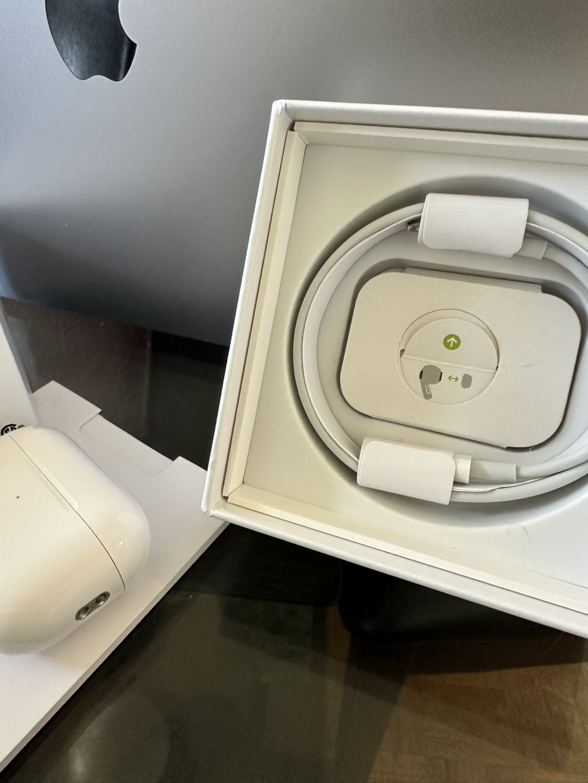 Apple AirPods Pro (2nd Generation) with MagSafe Charging Case - photo 4