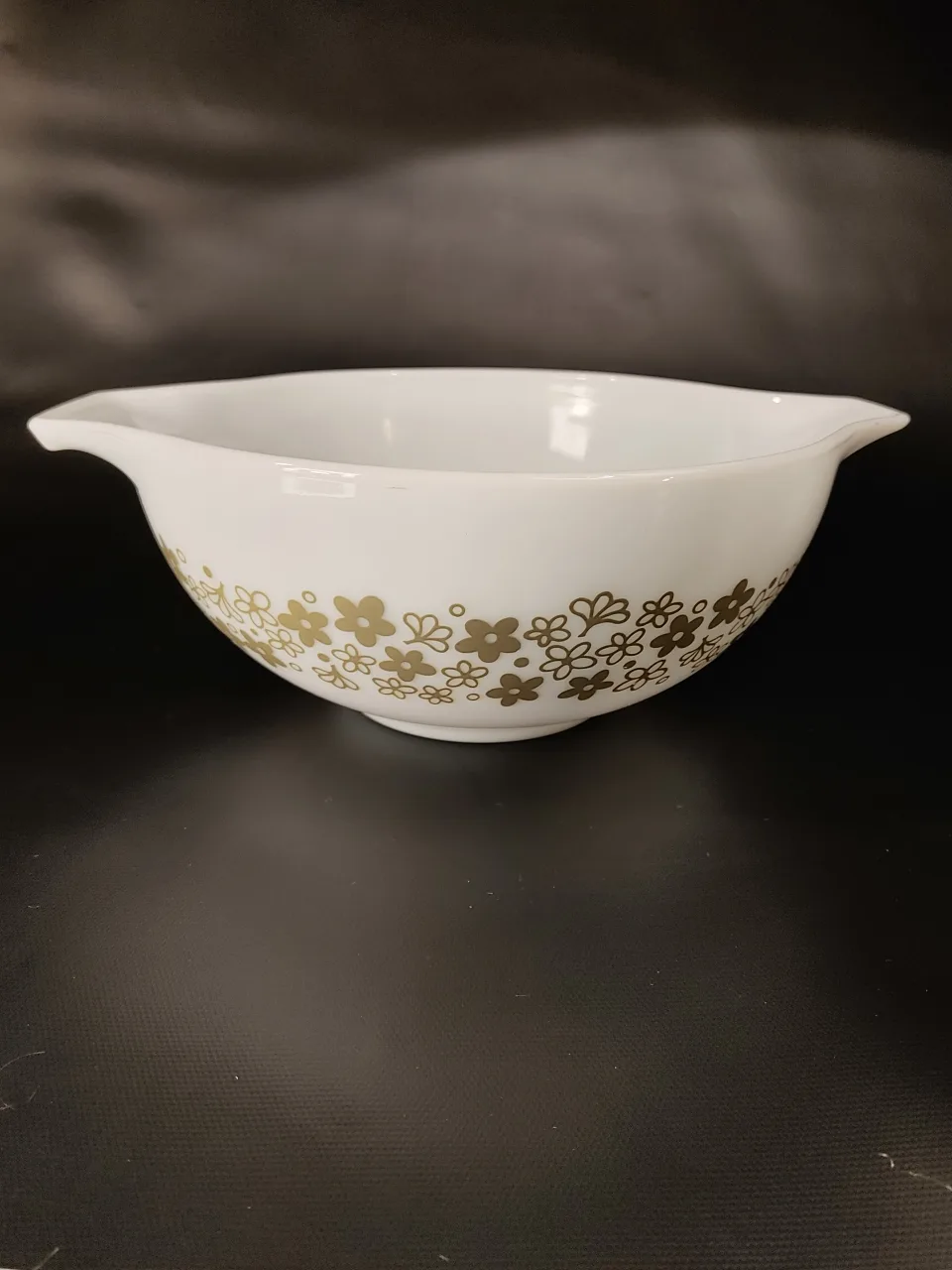 Pyrex Mixing Bowl with Handles, 1.5 Litre, Vintage, Flowers image indicator(6)