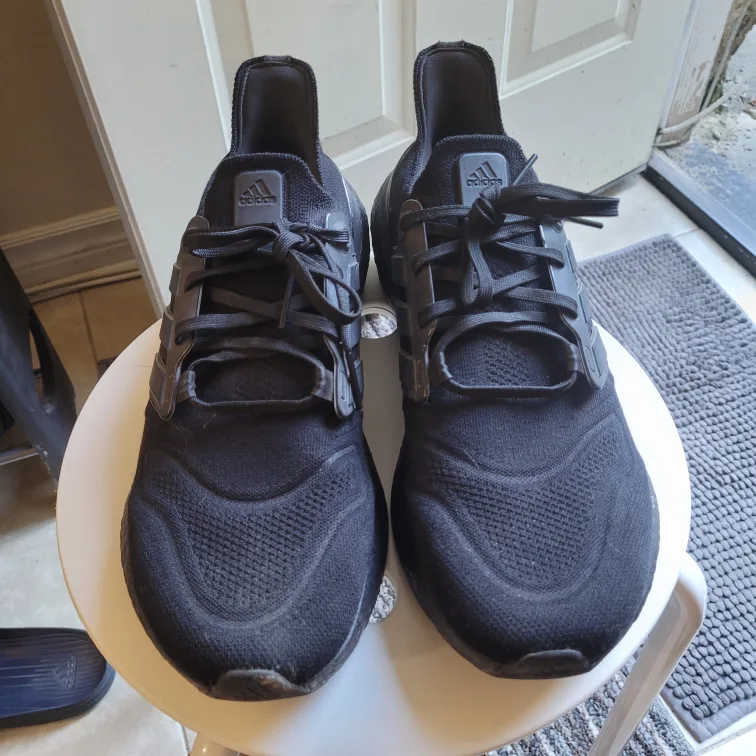 Adidas Ultraboost 22 Running Shoes sz 11 image indicator(5)