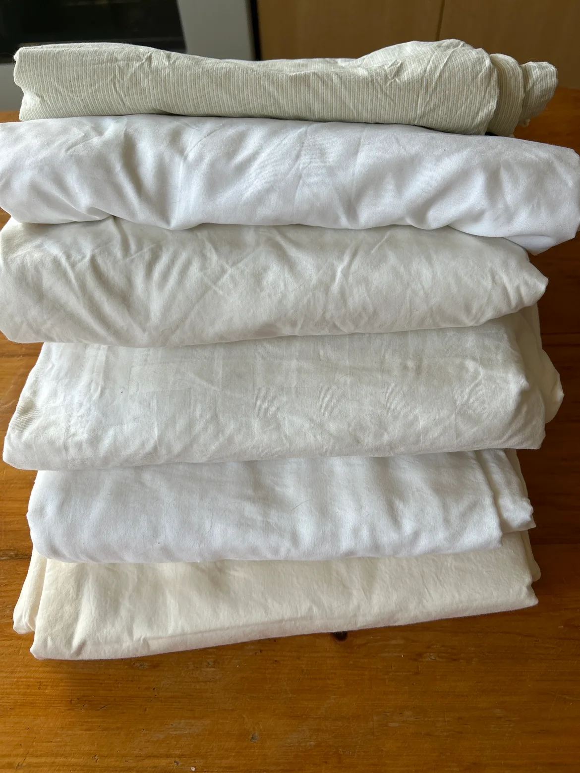 Bundle of 6 Flat Queen Size Sheets FREE thumbnail