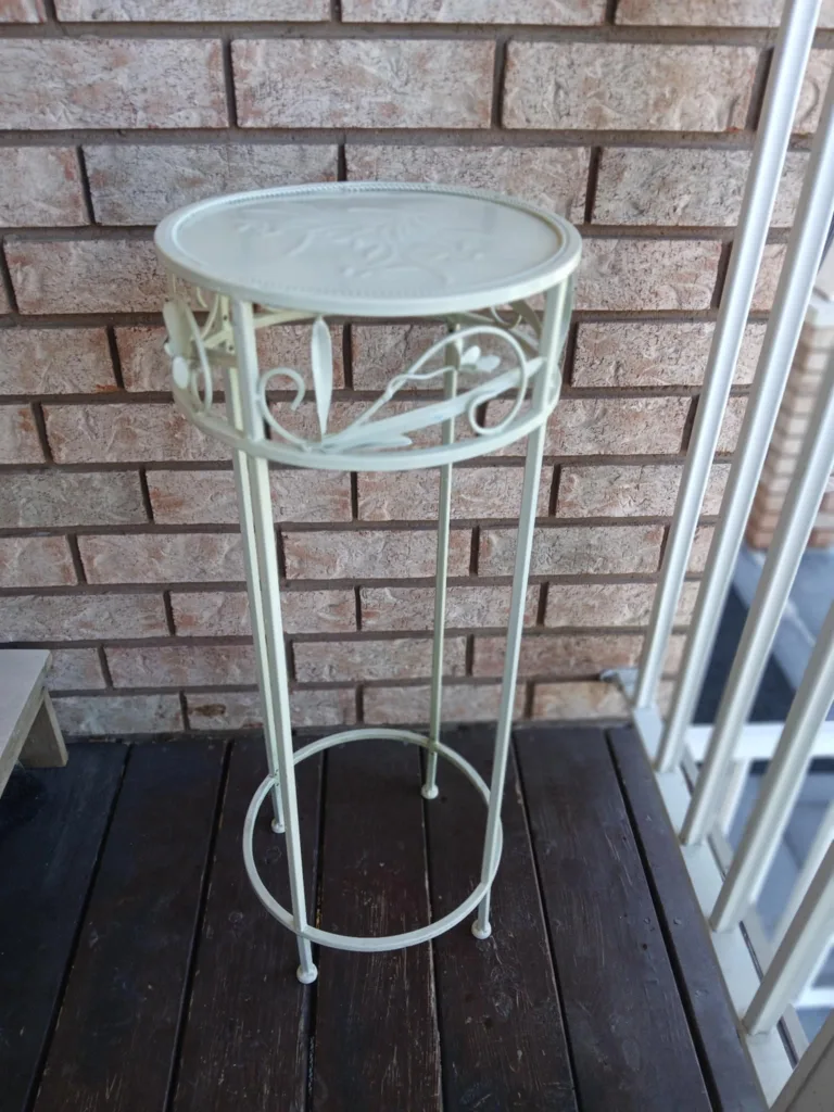 round metal plant stand thumbnail