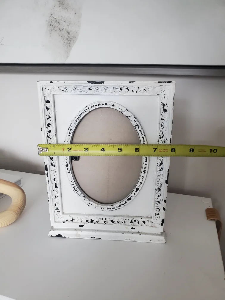 White Distressed Picture Frame image indicator(6)