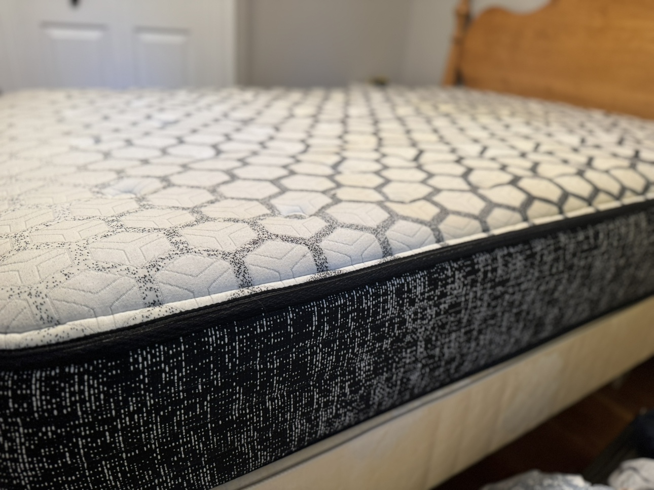 Sleep Country Double Mattress & Box Spring - photo 3