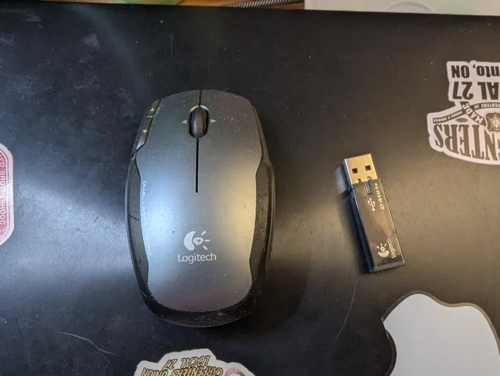Logitech Wireless Mouse thumbnail
