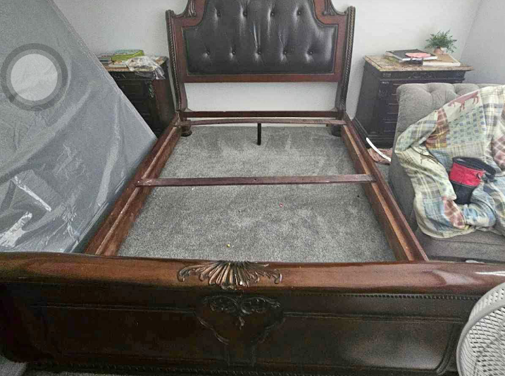 Queen Size Bed Frame and Dresser Set - photo 2