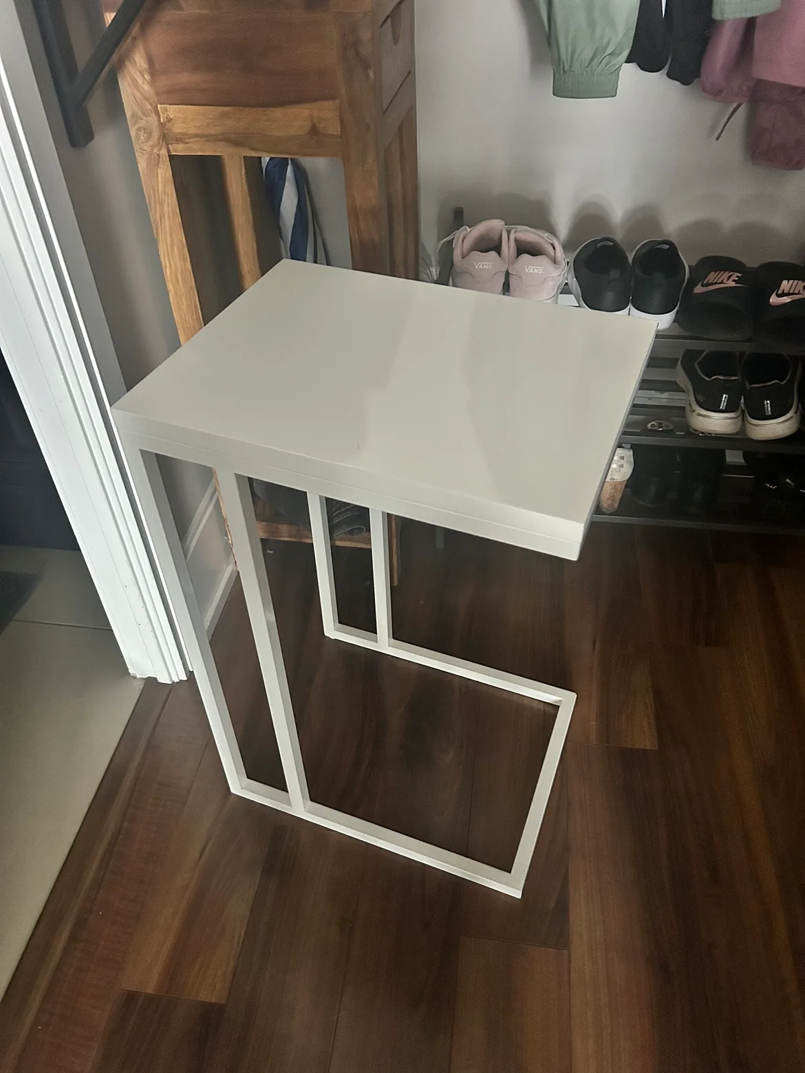 White Side Table 🗳️💎 thumbnail