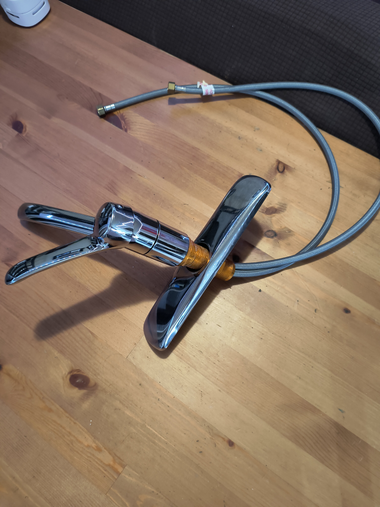 Single Handle Kitchen Faucet - photo 2