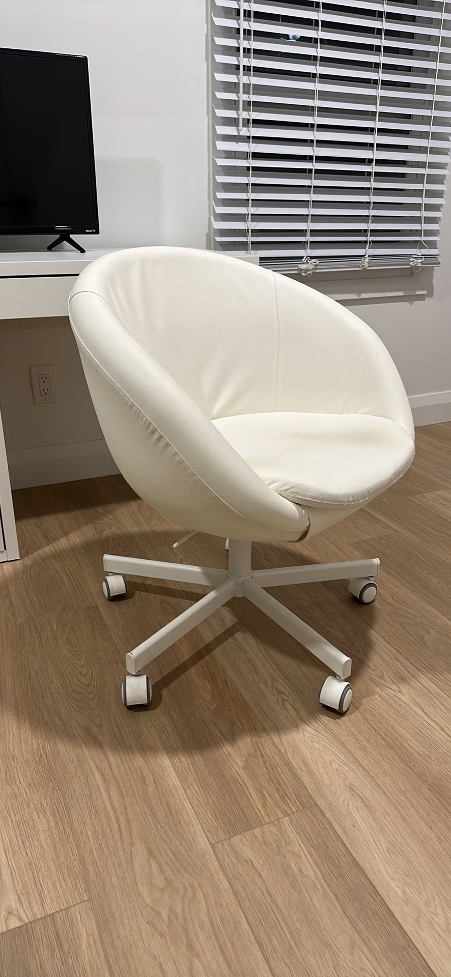 IKEA desk + swivel chair - photo 4