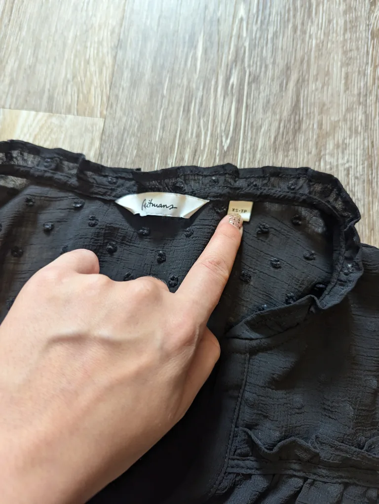 Women's black tank blouse image indicator(2)