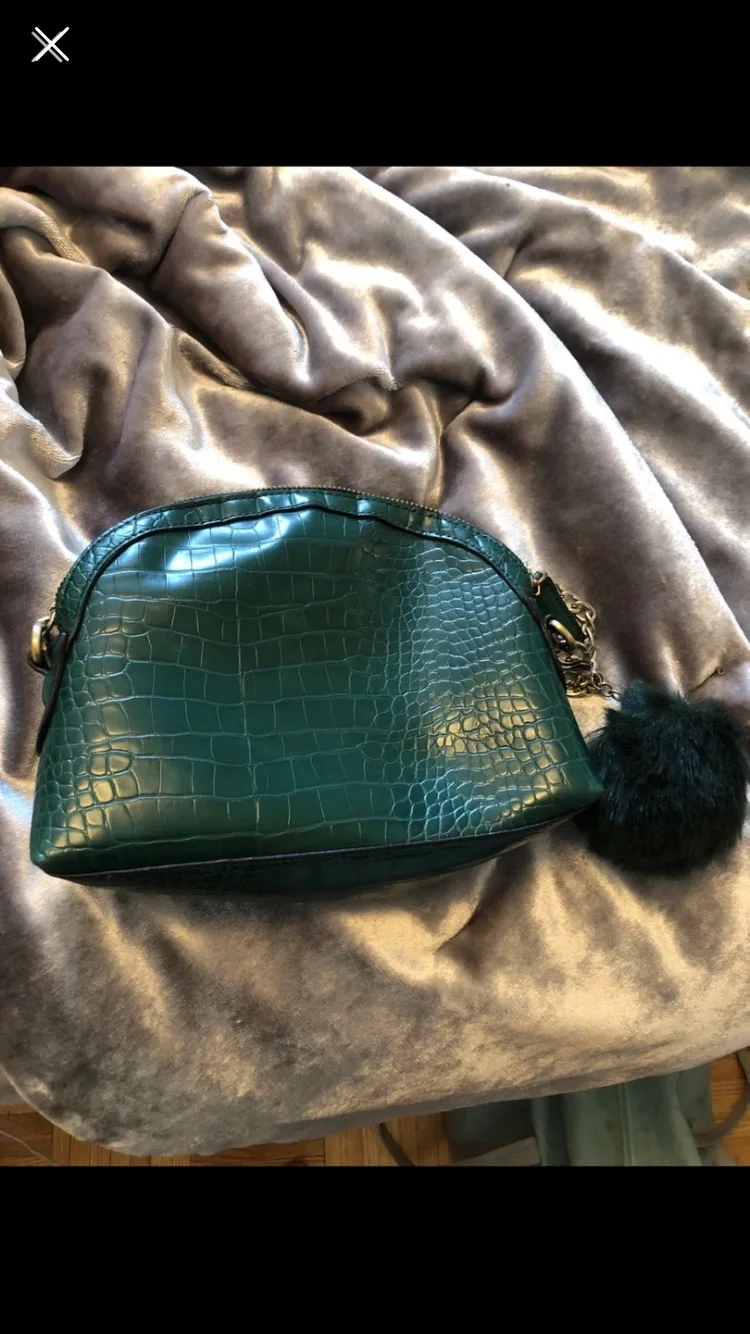 Green Crocodile-Embossed Chain Bag image indicator(2)