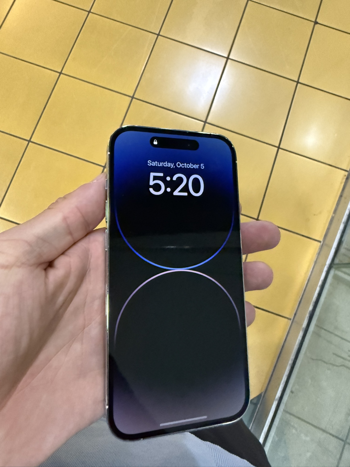 iPhone 14 Pro - photo 2
