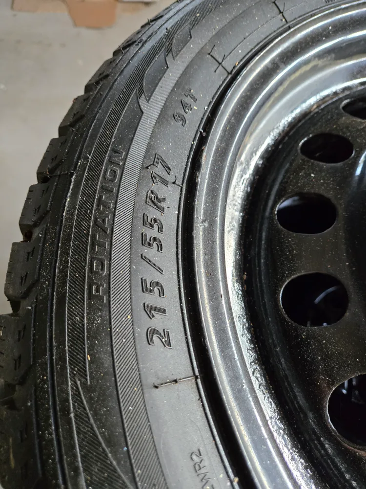 Set of 4 Winterclaw Winter Tires & Steel Rims image indicator(3)