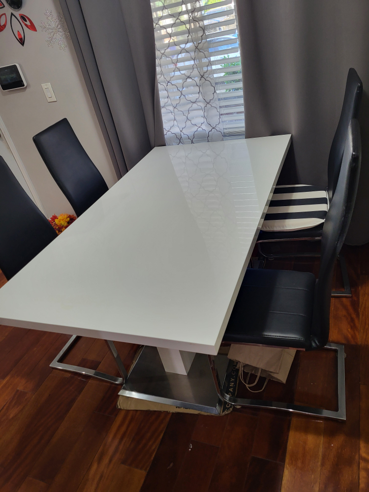 White Dining table