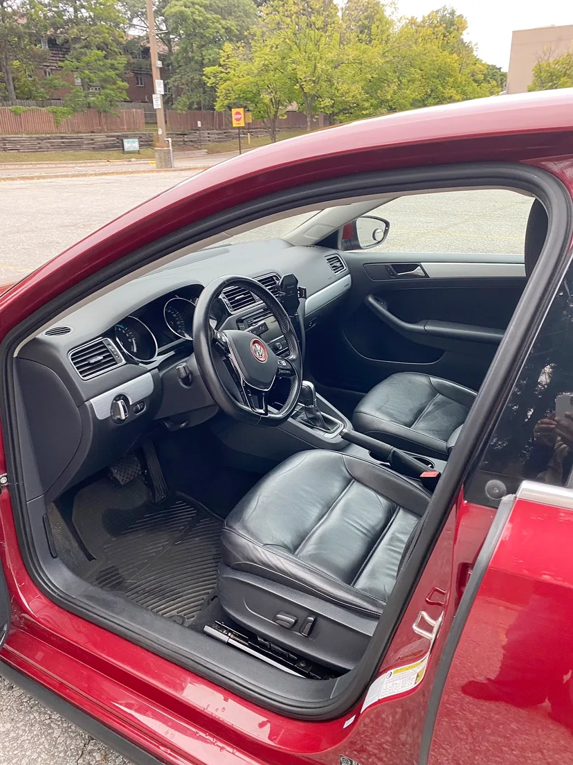 2016 Volkswagen Jetta Hybird $15,500 image indicator(5)