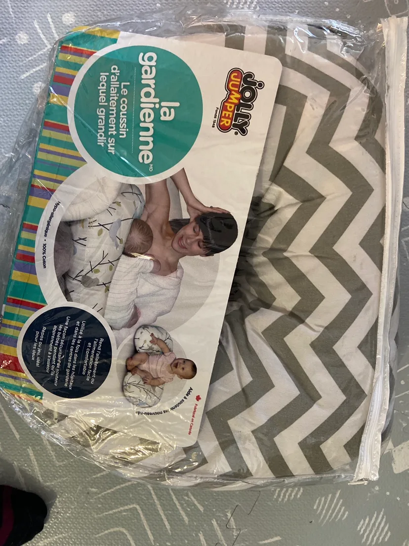 JouJou Jumper Nursing Pillow thumbnail