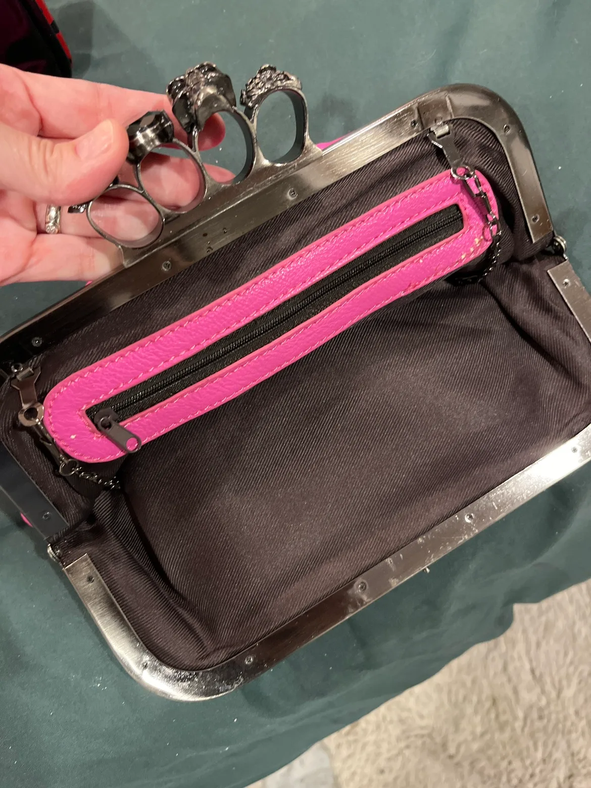 Pink Skull brass knuckles Clutch (frame) image indicator(3)