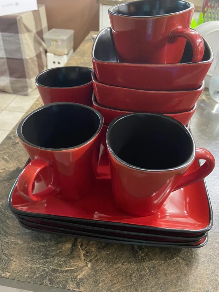Red Dinnerware Set image indicator(2)