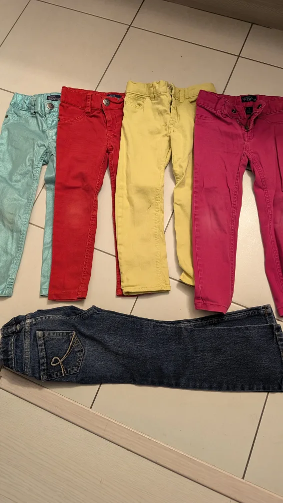 Five pairs of 4T jeans thumbnail
