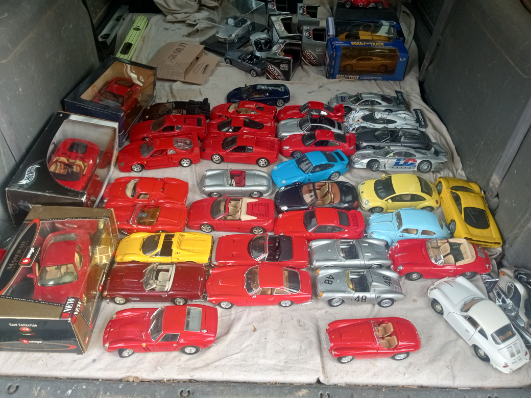 Large Lot of Die Cast Cars - photo 5