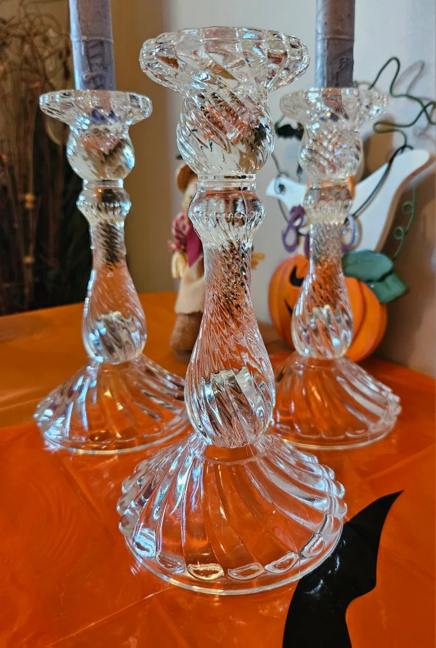 Glass Swirl Candle Holders 🕯 image indicator(3)