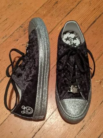 Limited Edition Converse x Miley Cyrus Shoes image indicator(2)