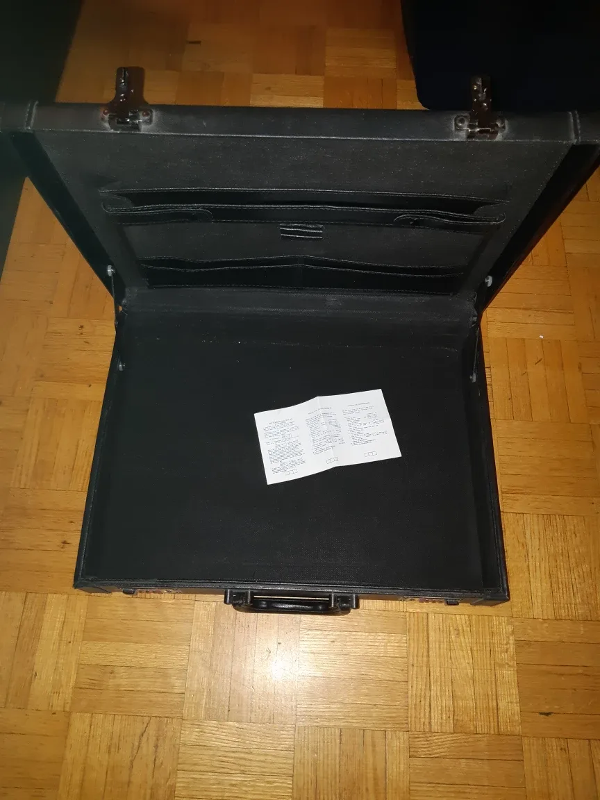Black leather Lockable Briefcase image indicator(3)