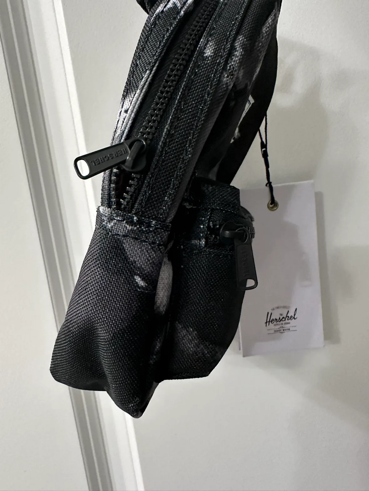 Brand new Herschel Supply Company Nova Crossbody dye wash black image indicator(7)