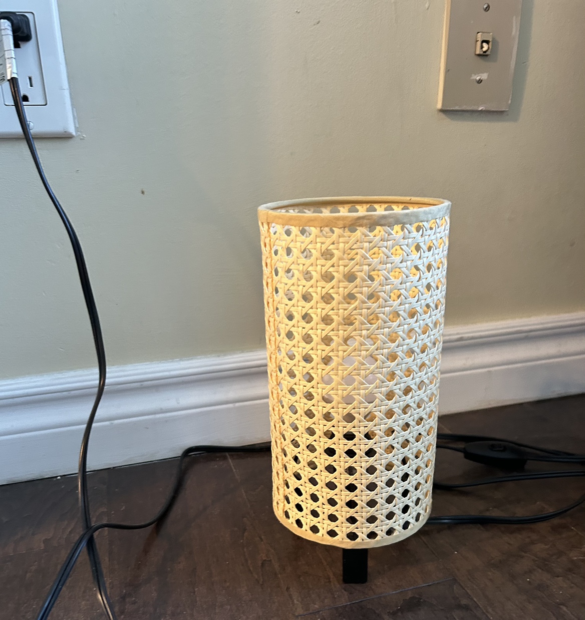 Woven Rattan Table Lamp