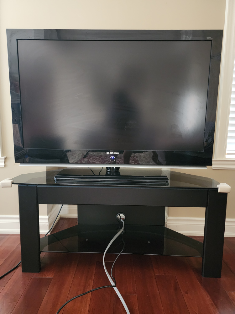 Samsung 46" HDTV LCD TV & TV Stand