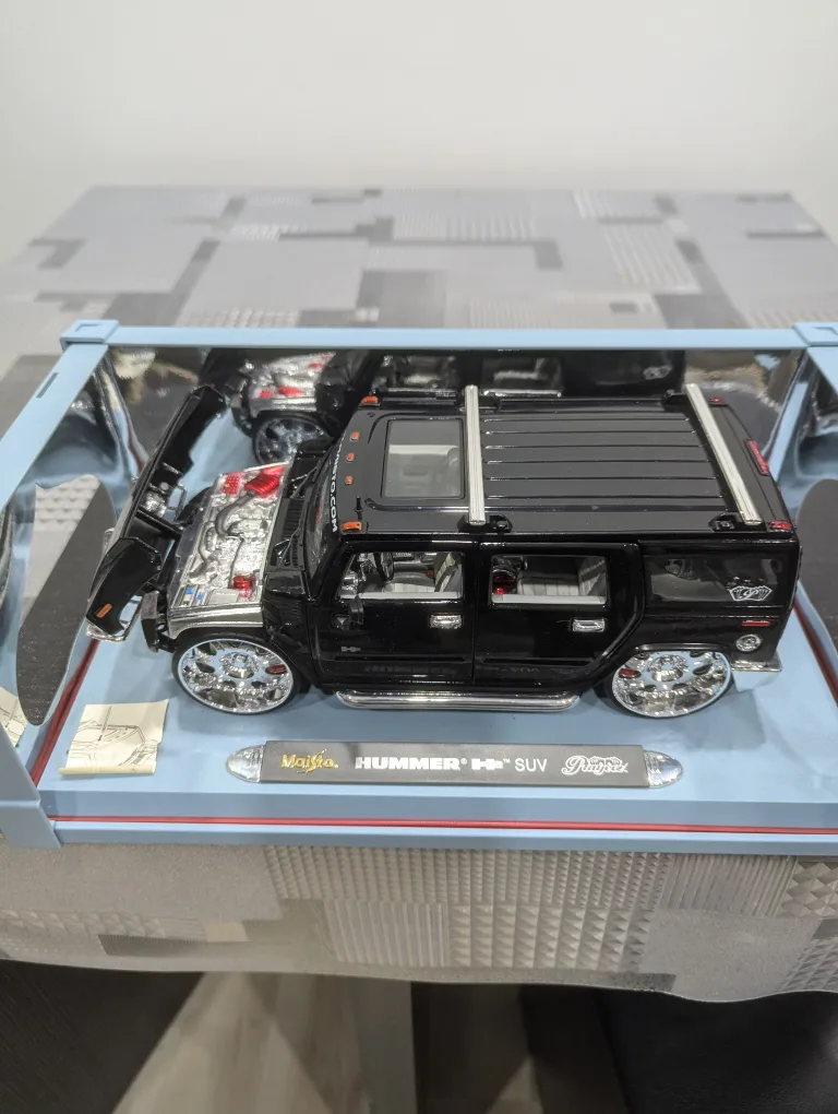 Maisto 1/18 Scale Die Cast Hummer H2 SUV image indicator(2)