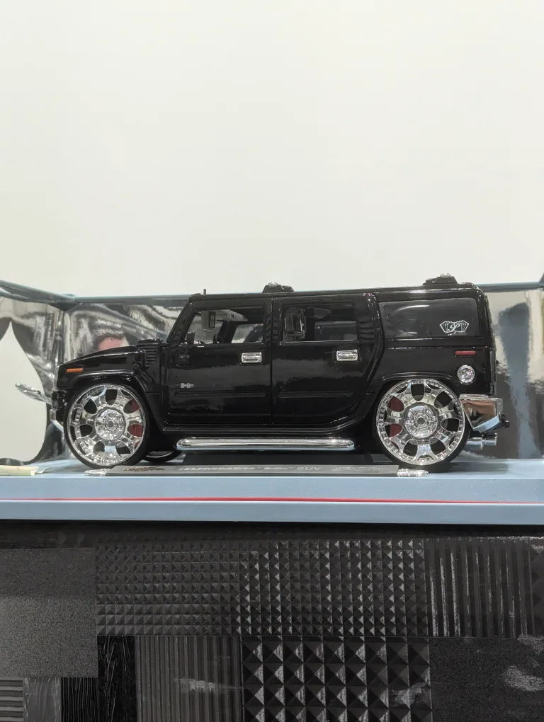 Maisto 1/18 Scale Die Cast Hummer H2 SUV image indicator(3)
