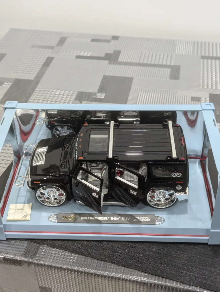 Maisto 1/18 Scale Die Cast Hummer H2 SUV image indicator(4)