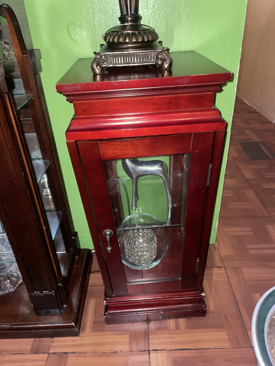 Wood Cabinet  son dos por $60