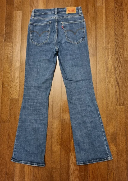 ❕️selling to best offer❕️Levi's 725 High Rise Bootcut Jeans image indicator(2)