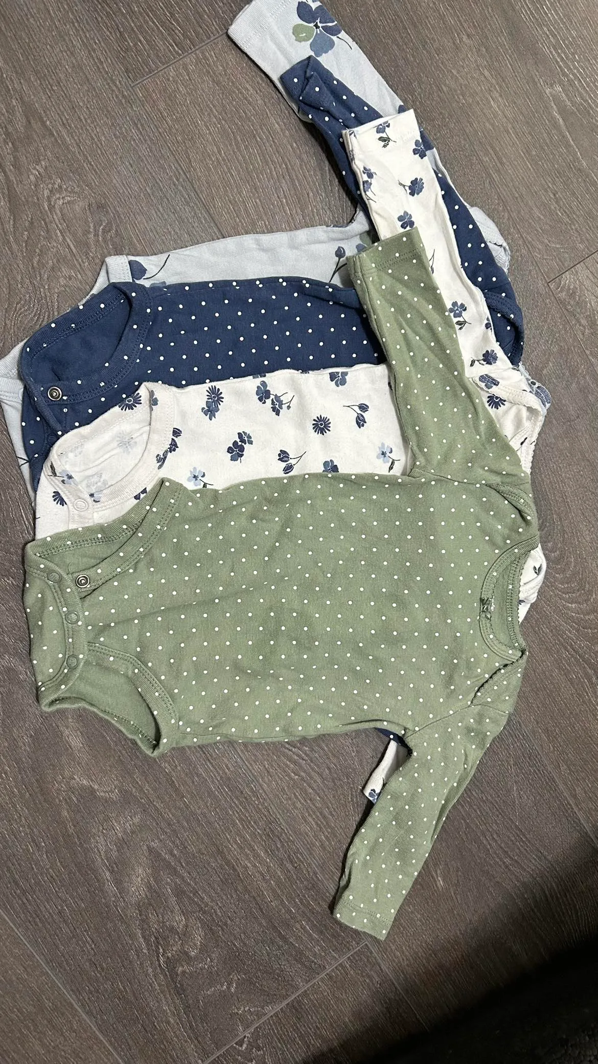 Baby cloths lot 6-12 image indicator(5)