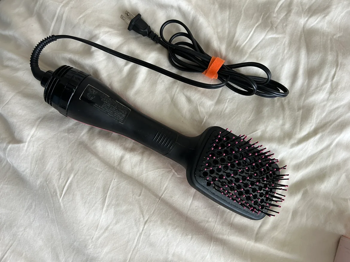 Revlon One-Step Hair Dryer and Volumizer thumbnail