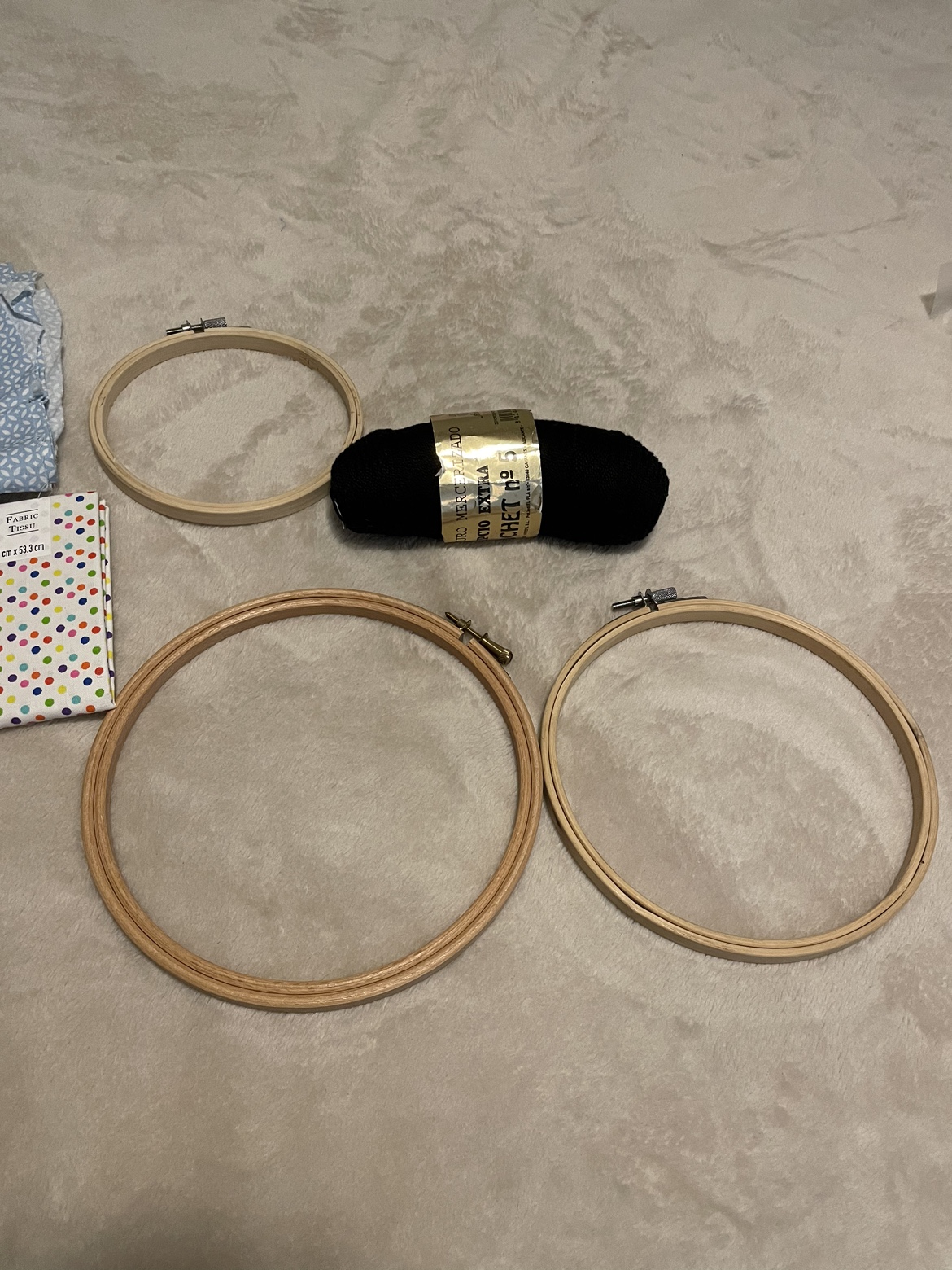 Embroidery Hoops, Fabric & Yarn - photo 3