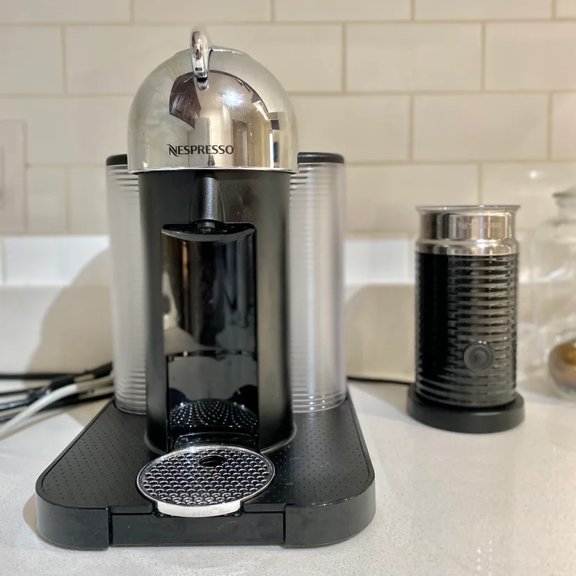 Nespresso Vertuo Head w/ Aeroccino Milk Frother & Free Pods image indicator(3)