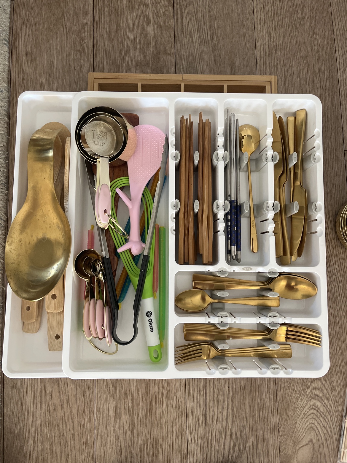 Kitchen Utensil Organizer with all utensils