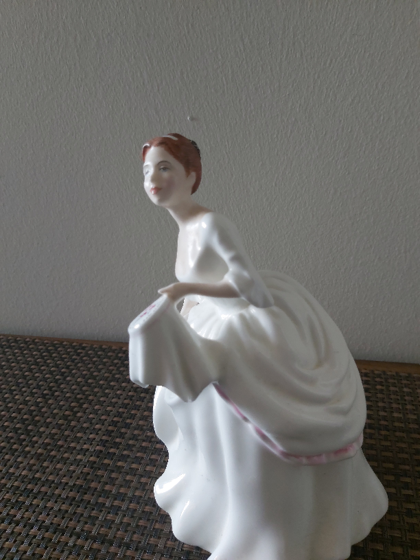Royal Doulton Figurine - Carol - photo 3