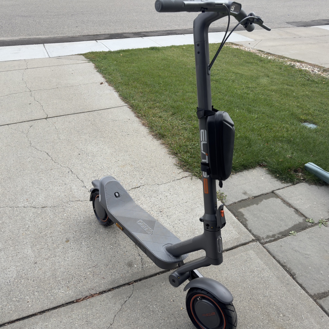 Electric Scooter (BRAND NEW!) - photo 3