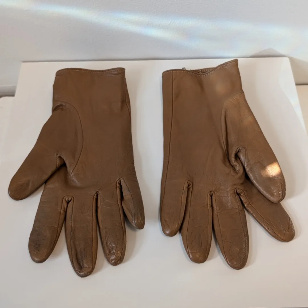 Danier Genuine Leather Gloves image indicator(2)