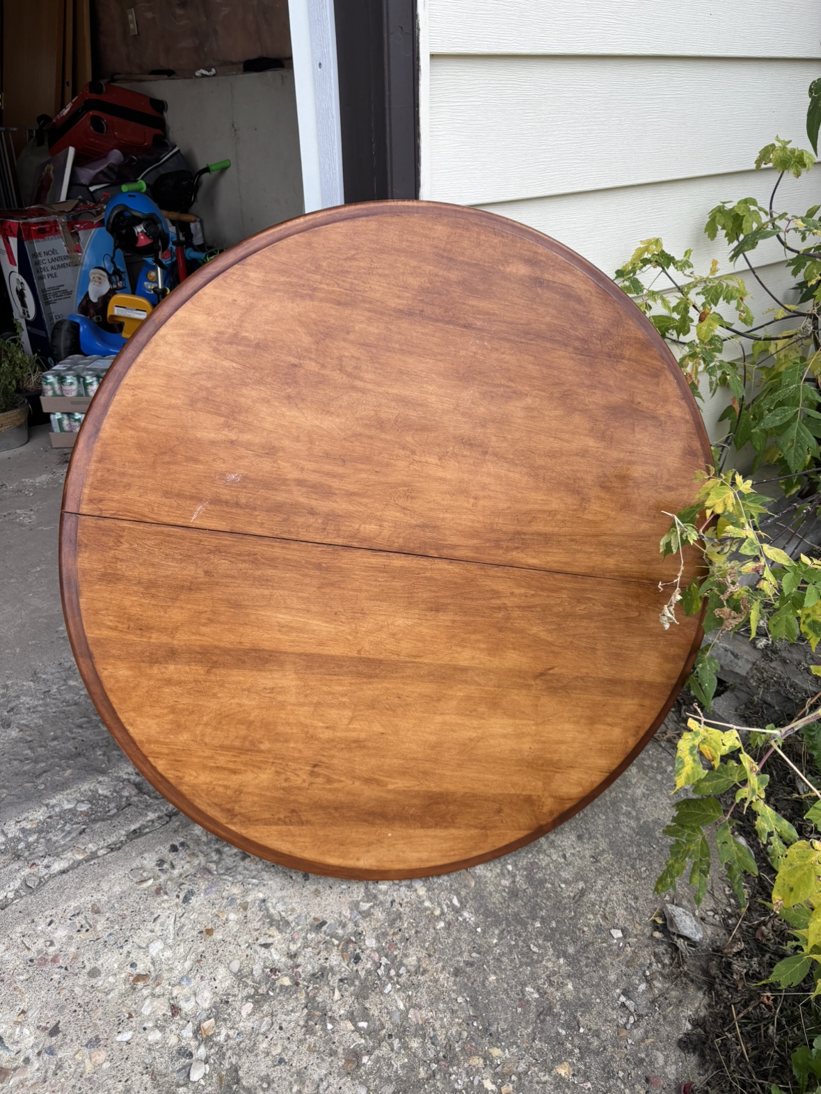 Round Extendable Dining Table
