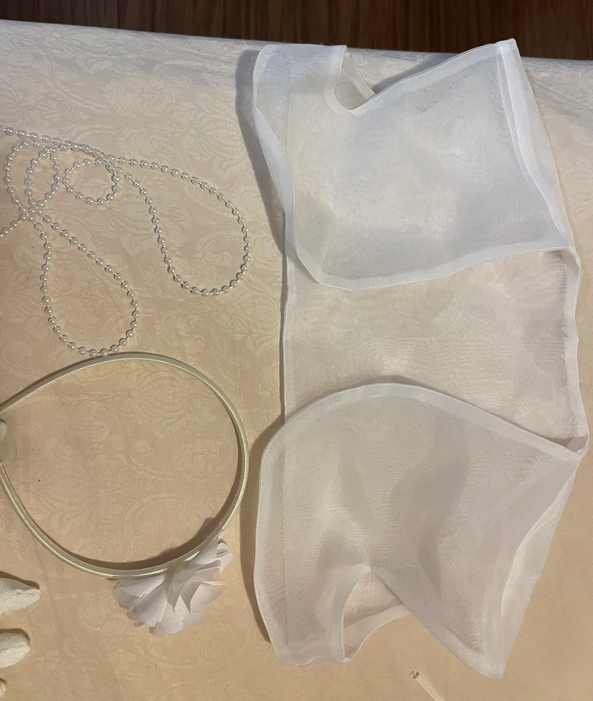 White Flower Girl Accessories Set image indicator(4)