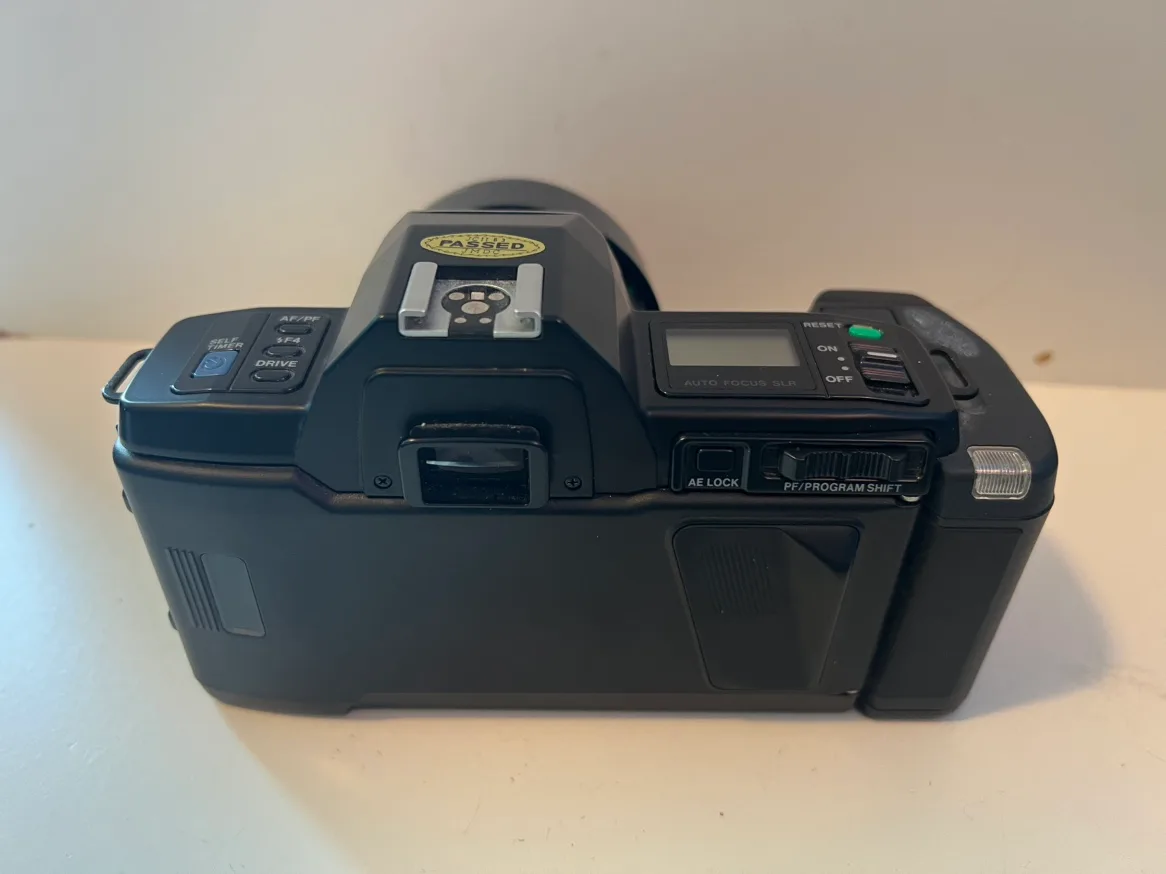 Vintage Olympus OM 77 AF with 35-70mm Lens and Leather Cover image indicator(5)