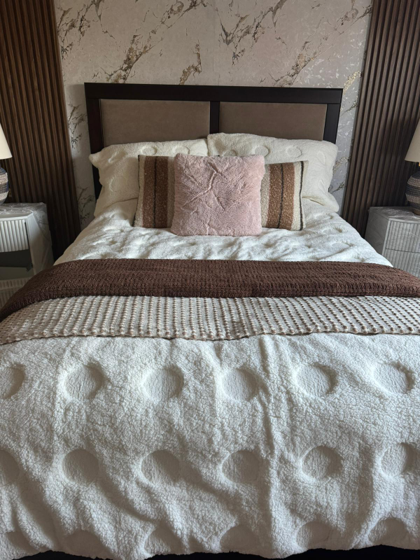 queen bed