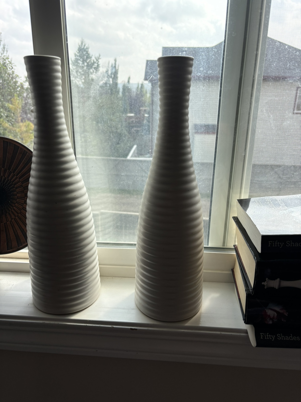 White Ceramic Vases - photo 2