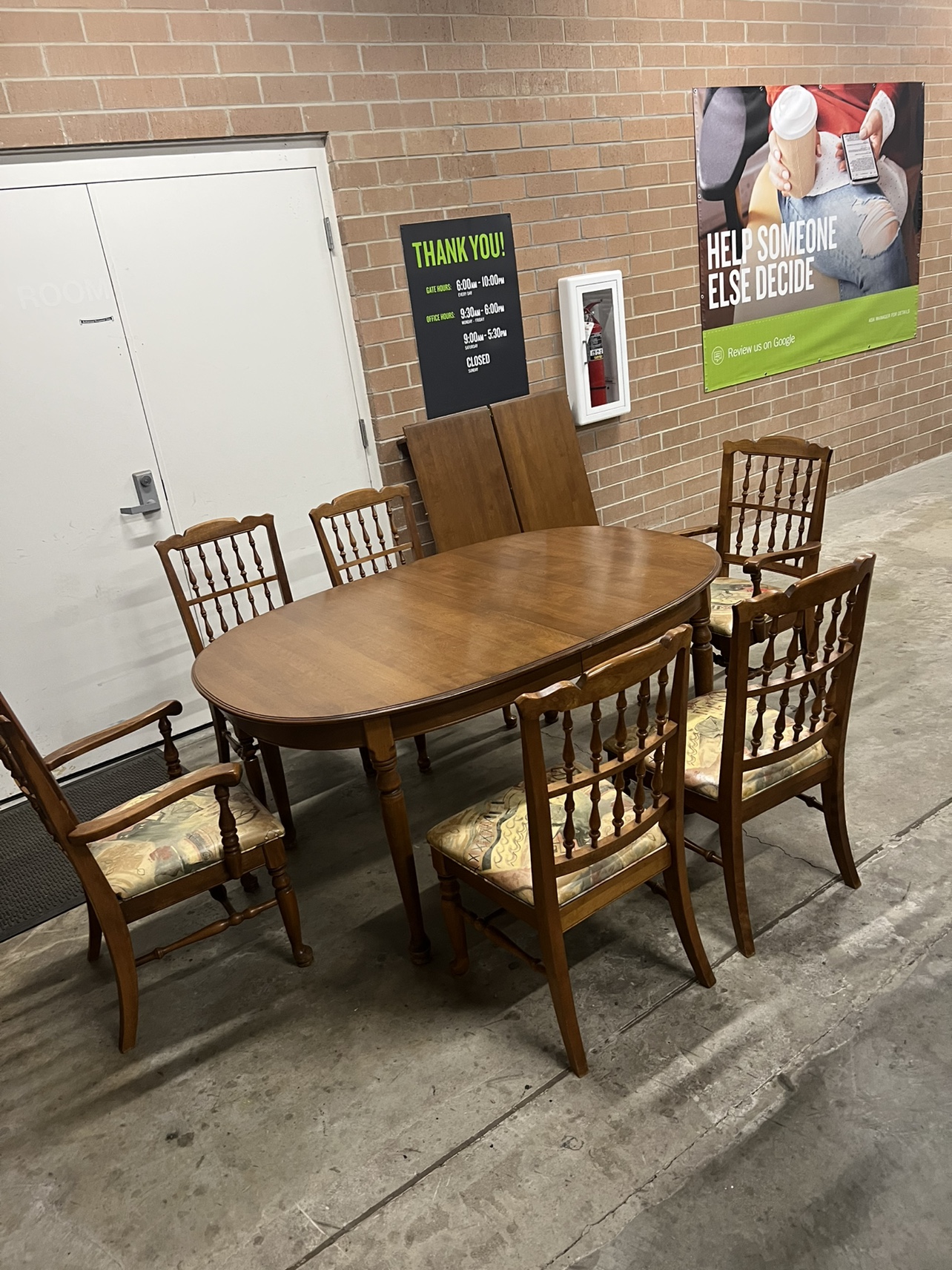 Dining Table w/6 chairs Nd 2 leaves