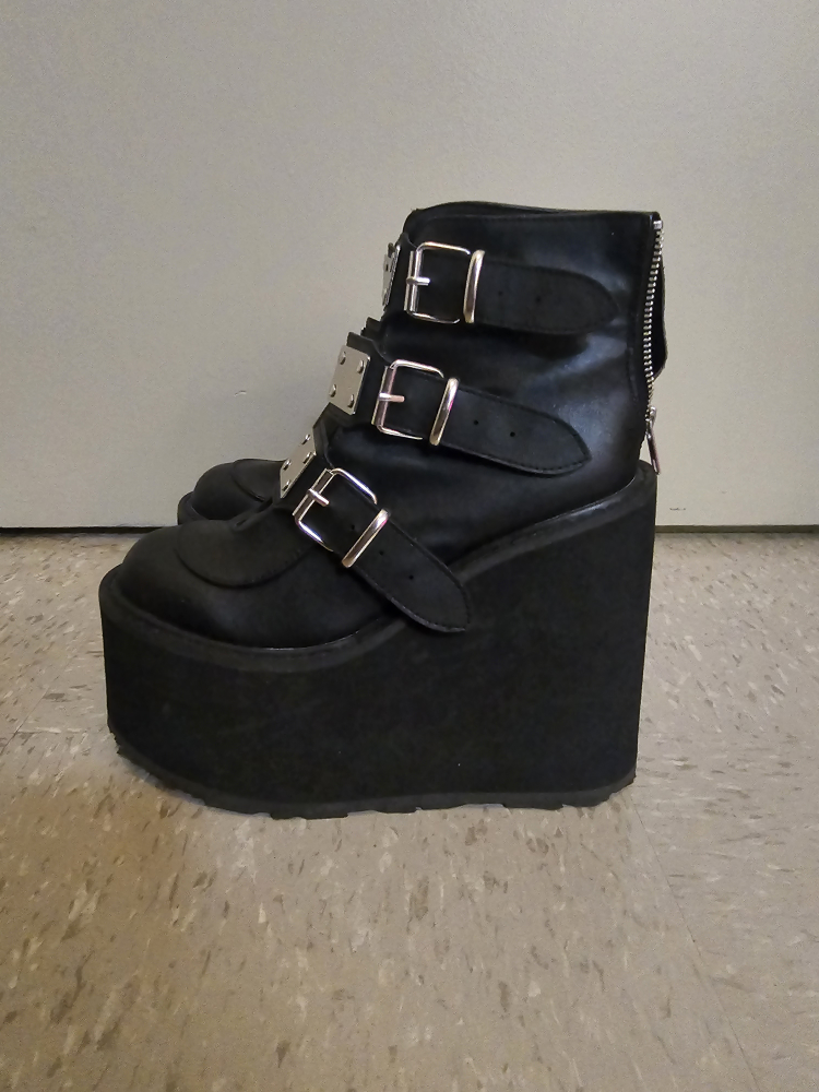 Demonias womens boots