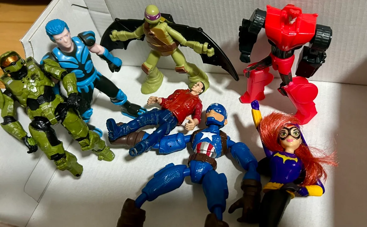 Action Figures Lot image indicator(2)